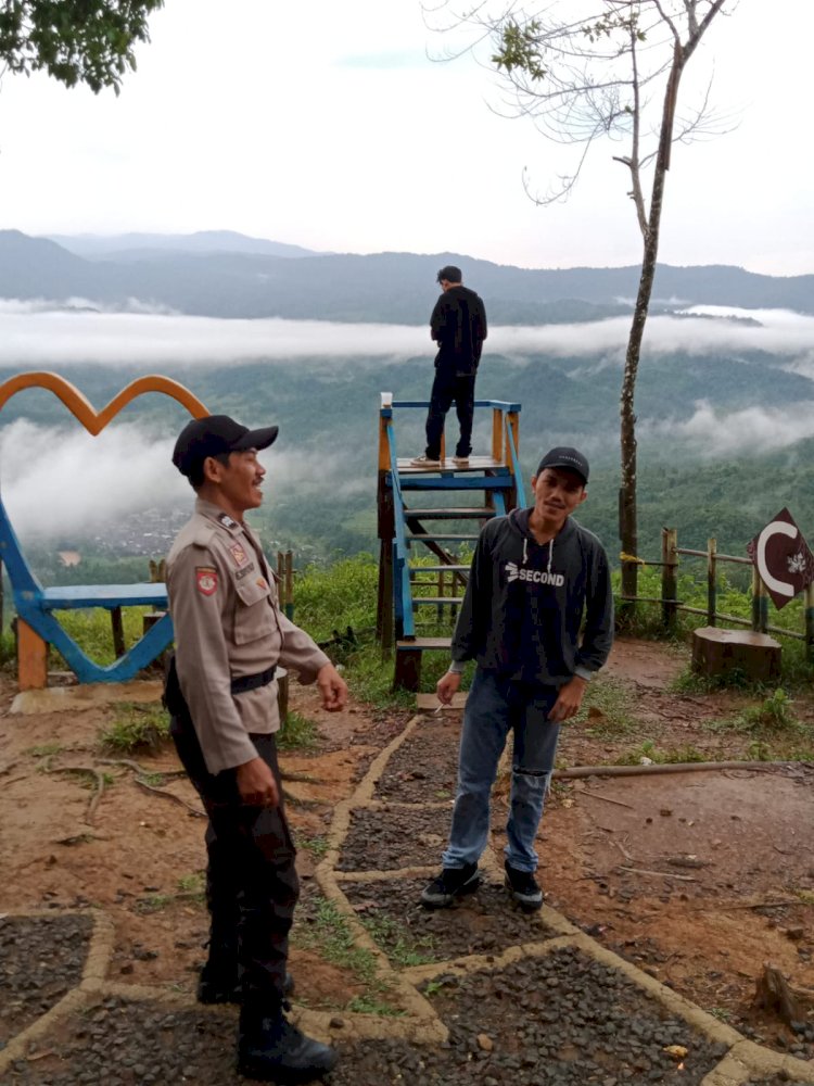 Kapolsek Cibeber Perintahkan Kanit Binmas Berikan Himbauan Waspada Para Wisatawan Negeri Diatas Awan