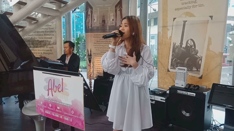 Vokalis Jebolan Indonesian Idol Sesi 7 Hipnotis Seluruh Tamu Undangan Syukuran Launching HarianBerita.ID
