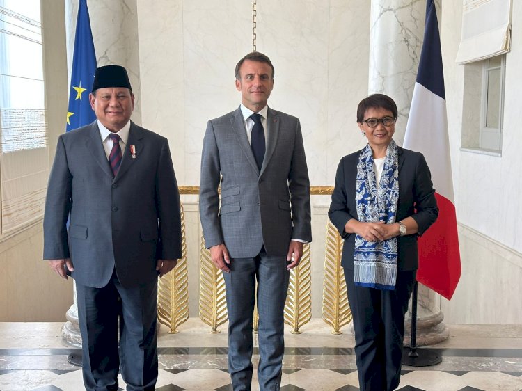 Menhan Bertemu Presiden Macron di Istana Élysée 