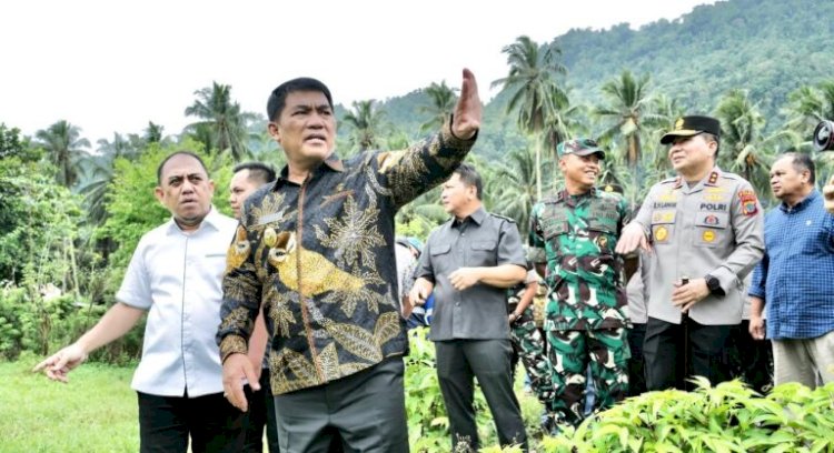 Gubernur Sulawesi Utara Mayjen (purn) Yulius Selvanus, SE, tinjau areal Universitas Islam di Bolaang Mongondow