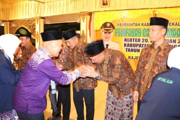 Kapolres Bersama Forkopimda Hadiri Pelepasan Jamaah Calon Haji Kabupaten Pekalongan