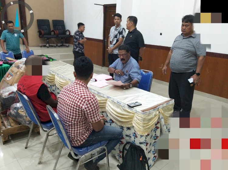 Satgas Ops Damai Cartenz serahkan tersangka Yuni Enumbi dan Barang Bukti Ratusan Amunisi ke Kejari Jayapura