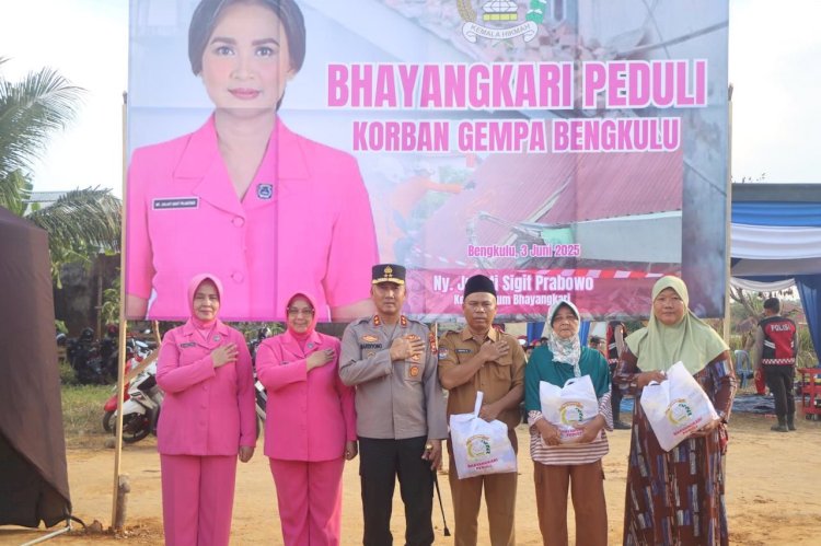 Ketua Bhayangkari Daerah Bengkulu Salurkan Bantuan Kemanusiaan bagi Korban Gempa