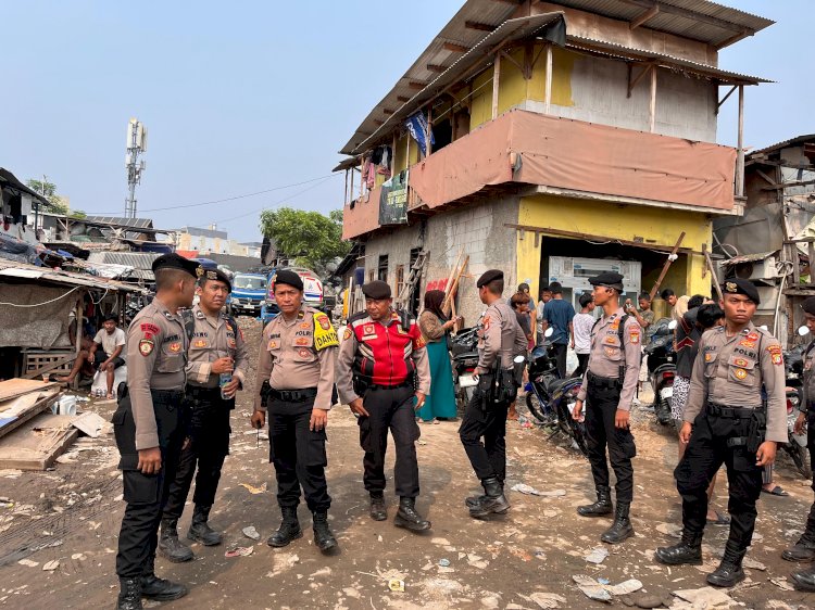 Tanggap Darurat Kebakaran Kapuk Muara, Polda Metro Jaya Kerahkan Personel dalam Misi Kemanusiaan
