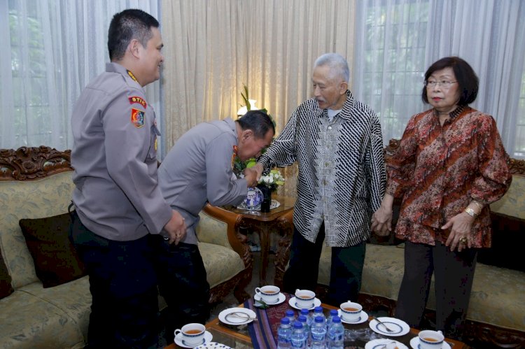 Anjangsana HUT Bhayangkara ke-79, Polri Kunjungi Mantan Kapolri Jenderal (Purn) Roesdihardjo