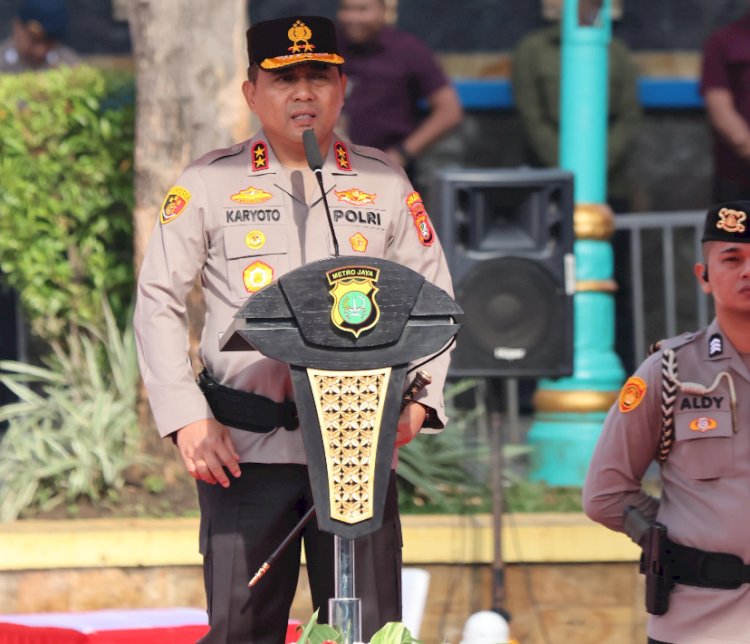 Kapolda Metro Jaya Pimpin Upacara Kenaikan Pangkat 886 Personel, 12 Diantaranya Terima Kenaikan Pangkat Pengabdian