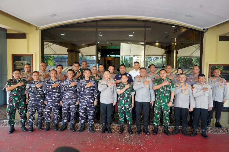 Sinergi TNI-Polri Perkuat Keamanan Ibukota: Kunjungan Korem 052/Wijayakrama, Kodim 0502 JU dan Kolinlamil di Hari Bhayangkara ke-79