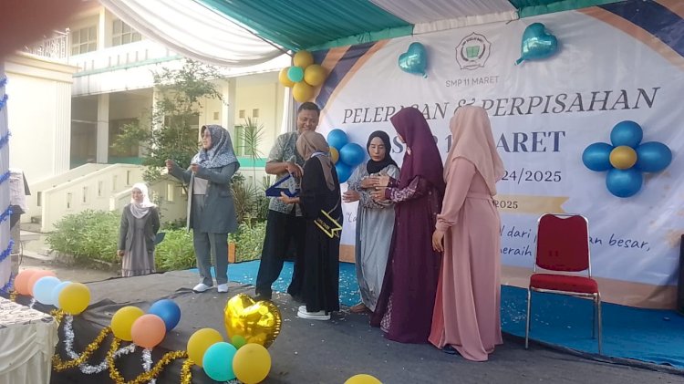 SMP Sebelas Maret Rayakan Perpisahan,    Rino Anggara S.Pd: Tahun Depan Adakan Bahasa Mandarin,    Ketua Pengurus Yayasan: Perlu Ada Donatur 