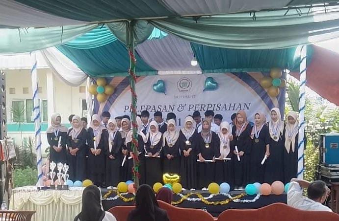 SMP Sebelas Maret Rayakan Perpisahan,    Rino Anggara S.Pd: Tahun Depan Adakan Bahasa Mandarin,    Ketua Pengurus Yayasan: Perlu Ada Donatur 