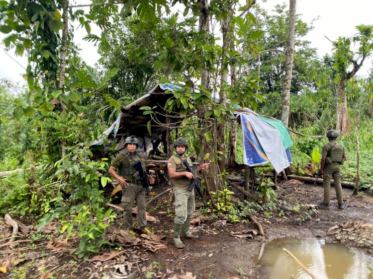 Respons Cepat Satgas Ops Damai Cartenz-2025 Menyelamatkan Warga Sipil Saat Percobaan Aksi Pembacokan Oleh OTK