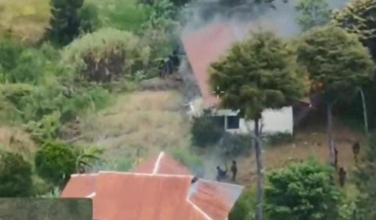 Aksi Cepat Satgas Ops Damai Cartenz: Kejar Pelaku Pembakaran Rumah Bupati dan Kantor Distrik di Puncak