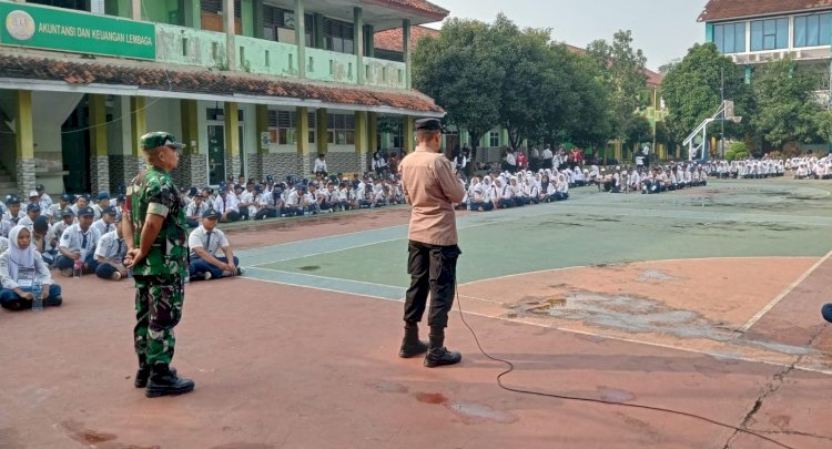 Polsek Bantargebang Sampaikan Pemahaman Bahaya Narkoba dan Kenakalan Remaja Bagi Siswa SMKN 2