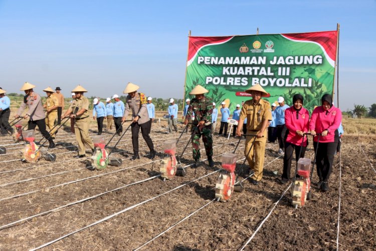Kapolres Boyolali Pimpin Penanaman Jagung,  Kuartal III Dukung Program Ketahanan Pangan Pemerintah